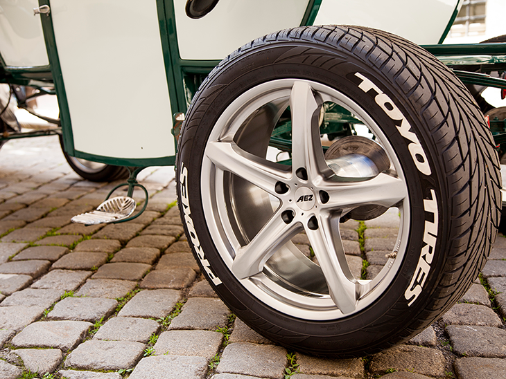 Die AEZ Yacht Felge auf einer Wiener Kutsche.