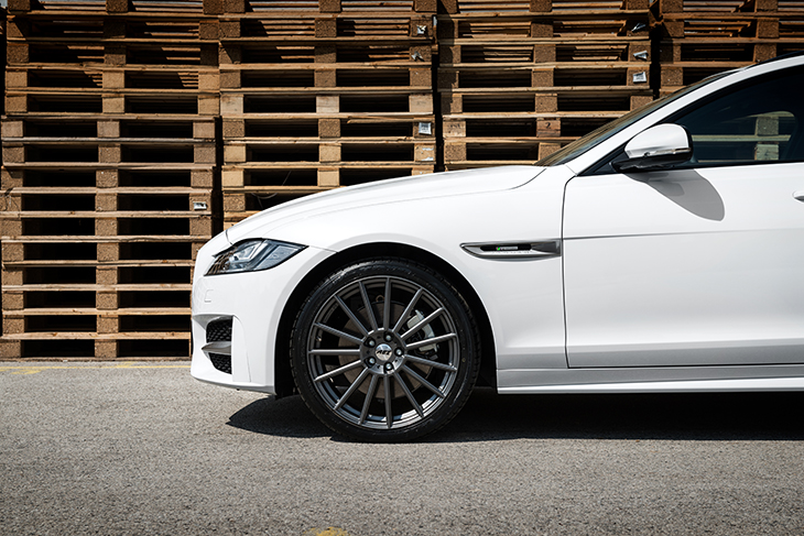 AEZ Steam graphite on car