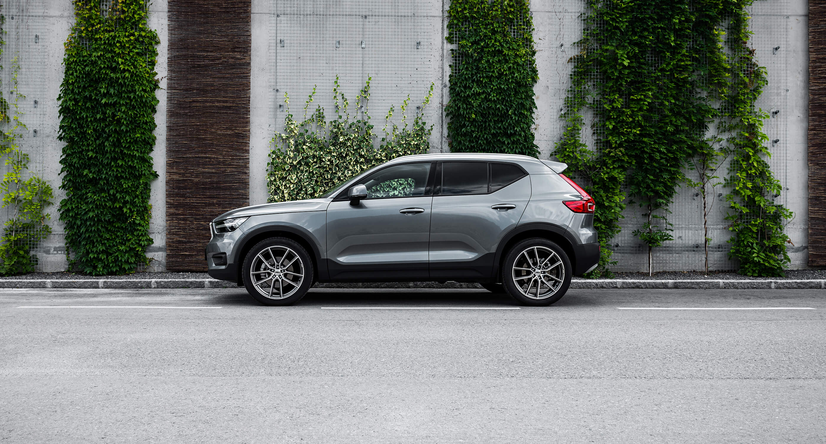 Volvo XC 40 on AEZ Raise