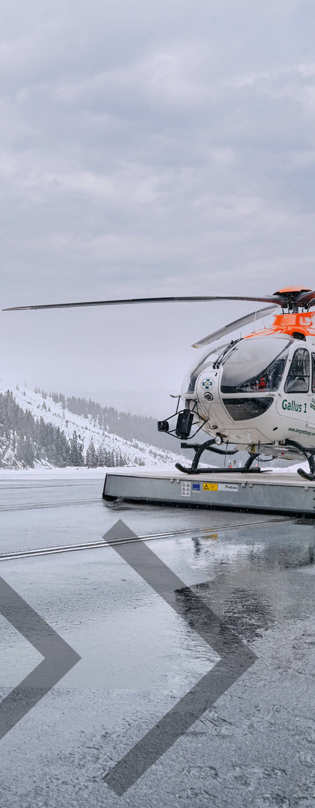 In 3 steps to the right rim