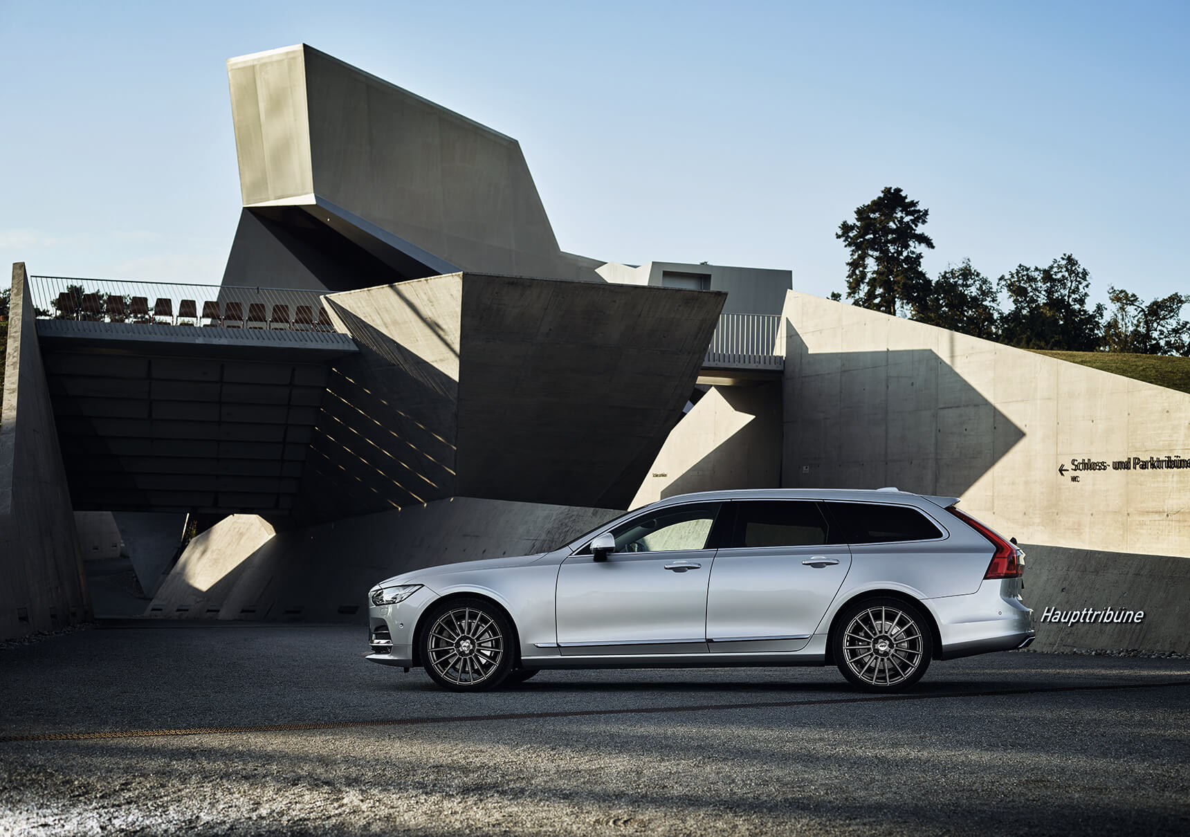 Volvo V90 on AEZ Steam graphite - Side Shot