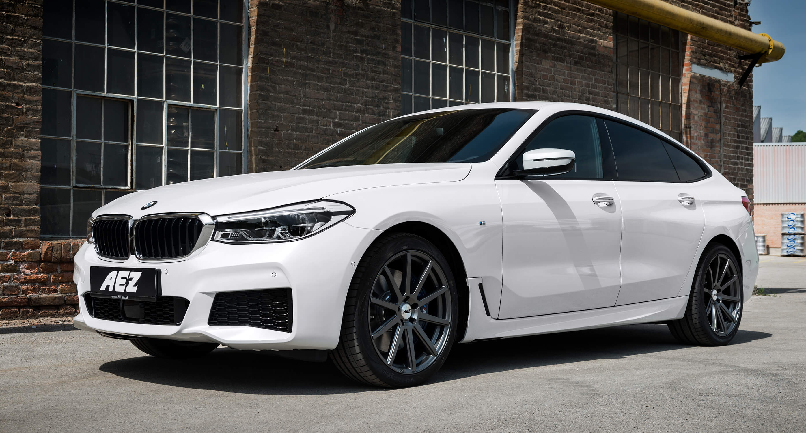 The new BMW 6GT on AEZ Straight dark