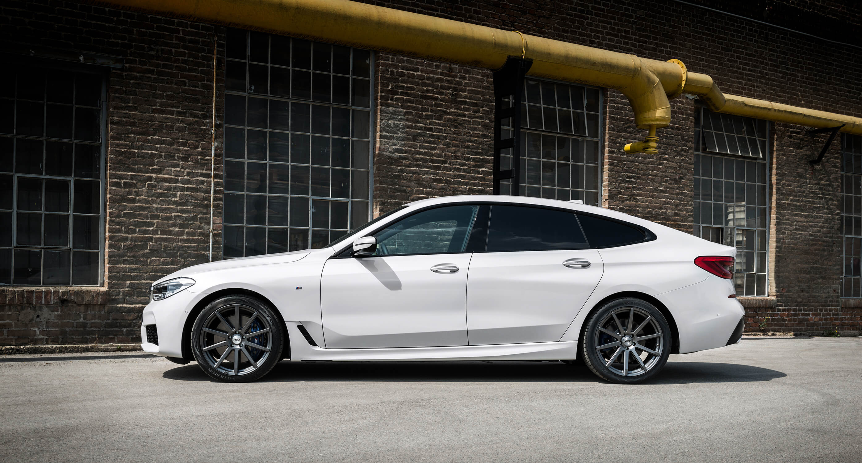 The new BMW 6GT on AEZ Straight dark - Side Shot