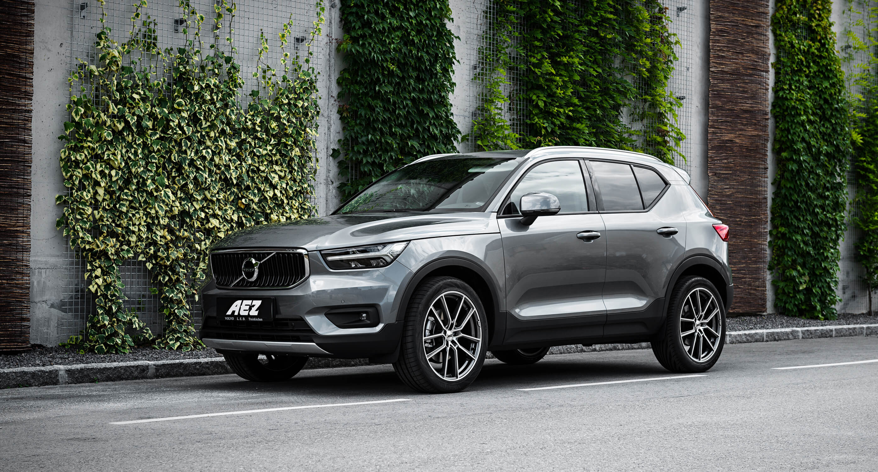 Volvo XC 40 on AEZ Raise - Front Shot