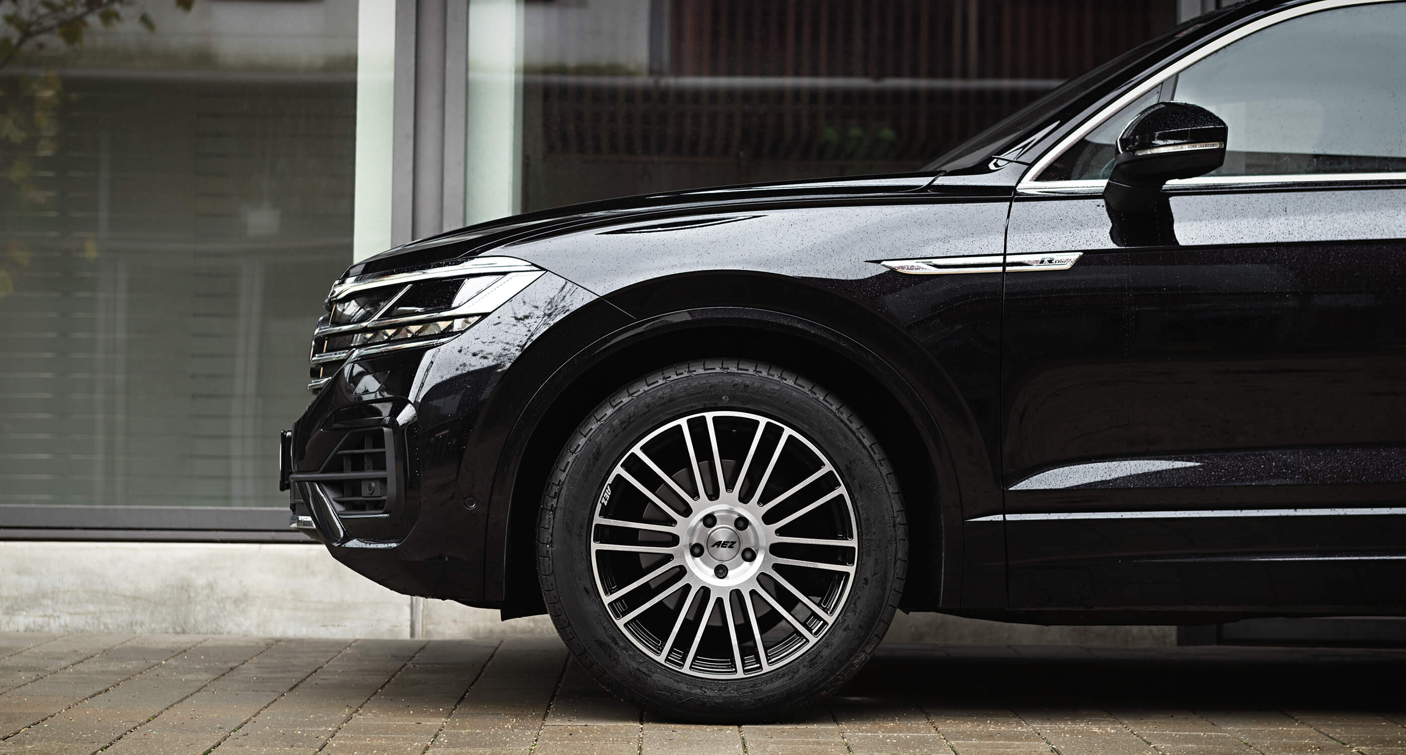 VW Touareg on AEZ Strike Artikelbild 3