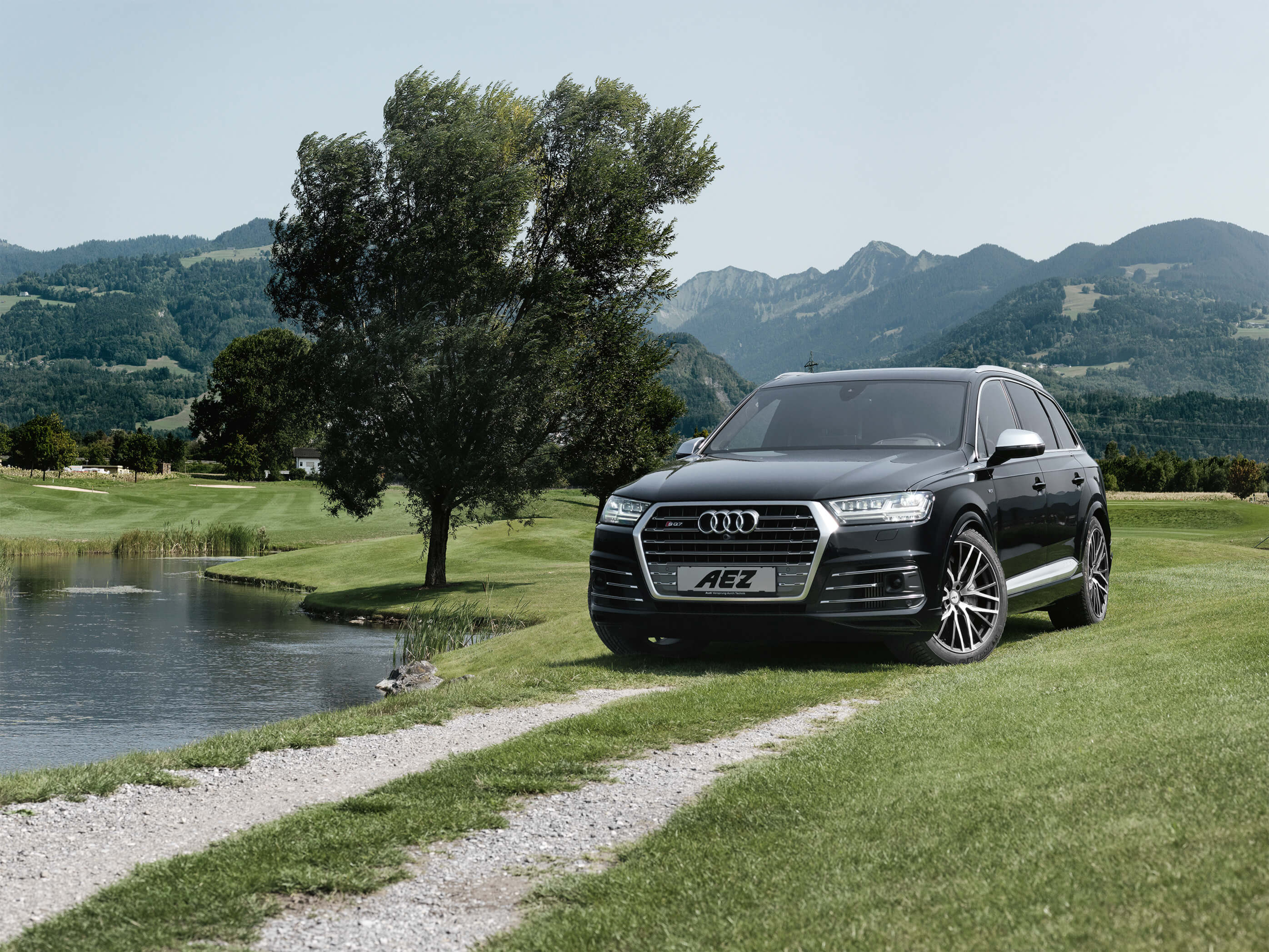 AEZ Panama dark on Audi SQ7