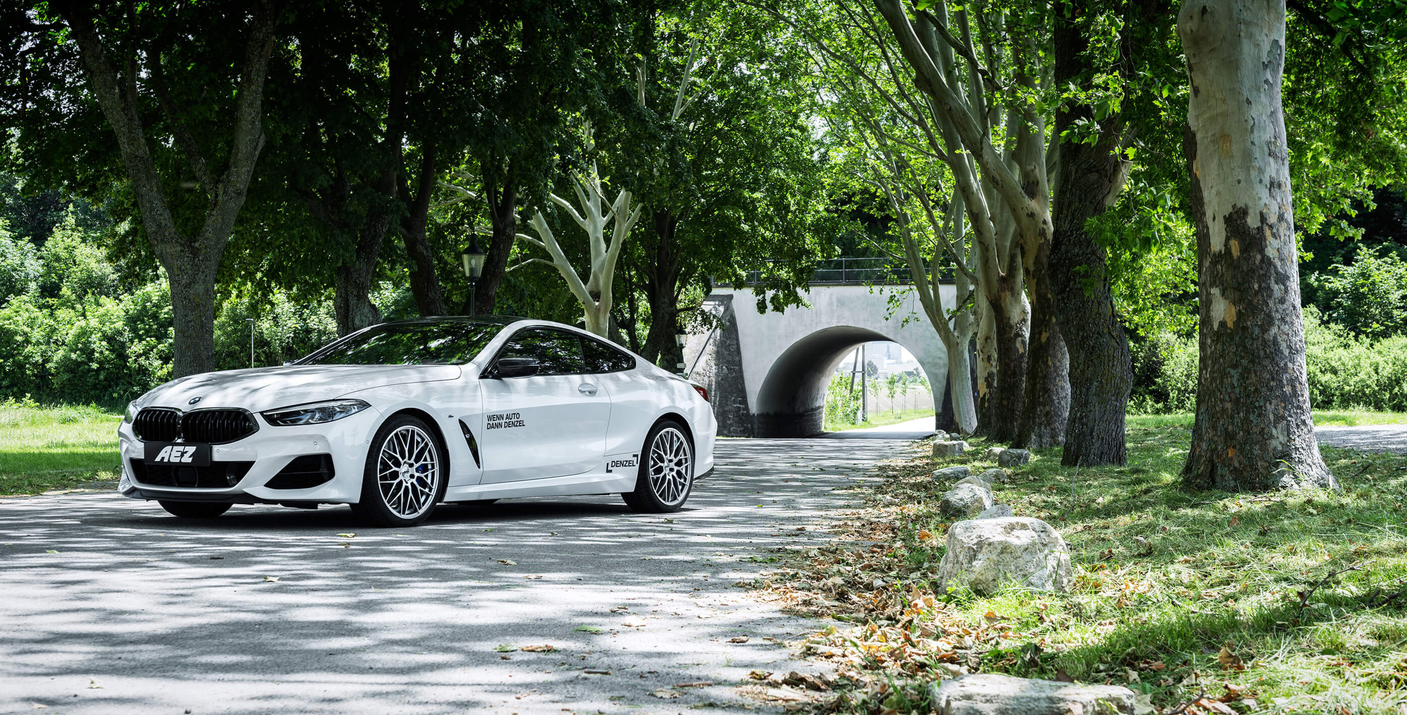 BMW 8er Coupé on AEZ Crest