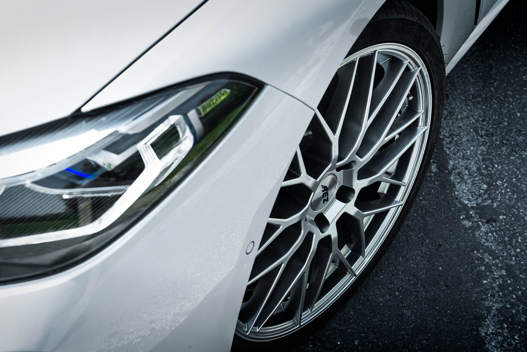 BMW 8er Coupé on AEZ Crest detail