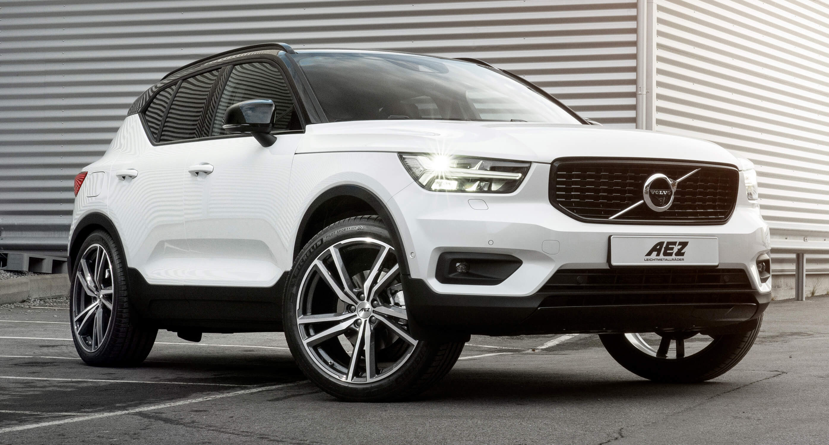 Volvo XC40 R-design & AEZ North dark