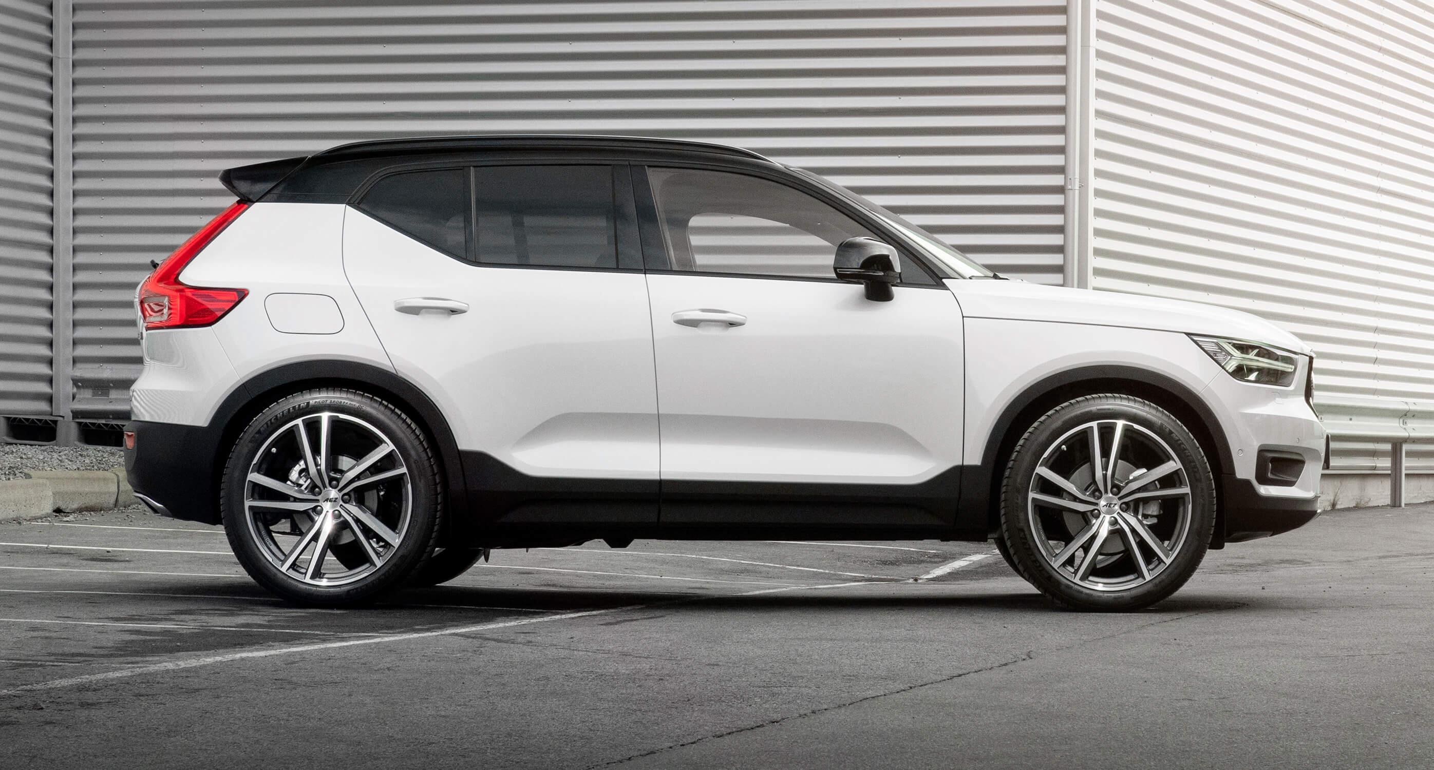 Volvo XC40 R-design & AEZ North dark